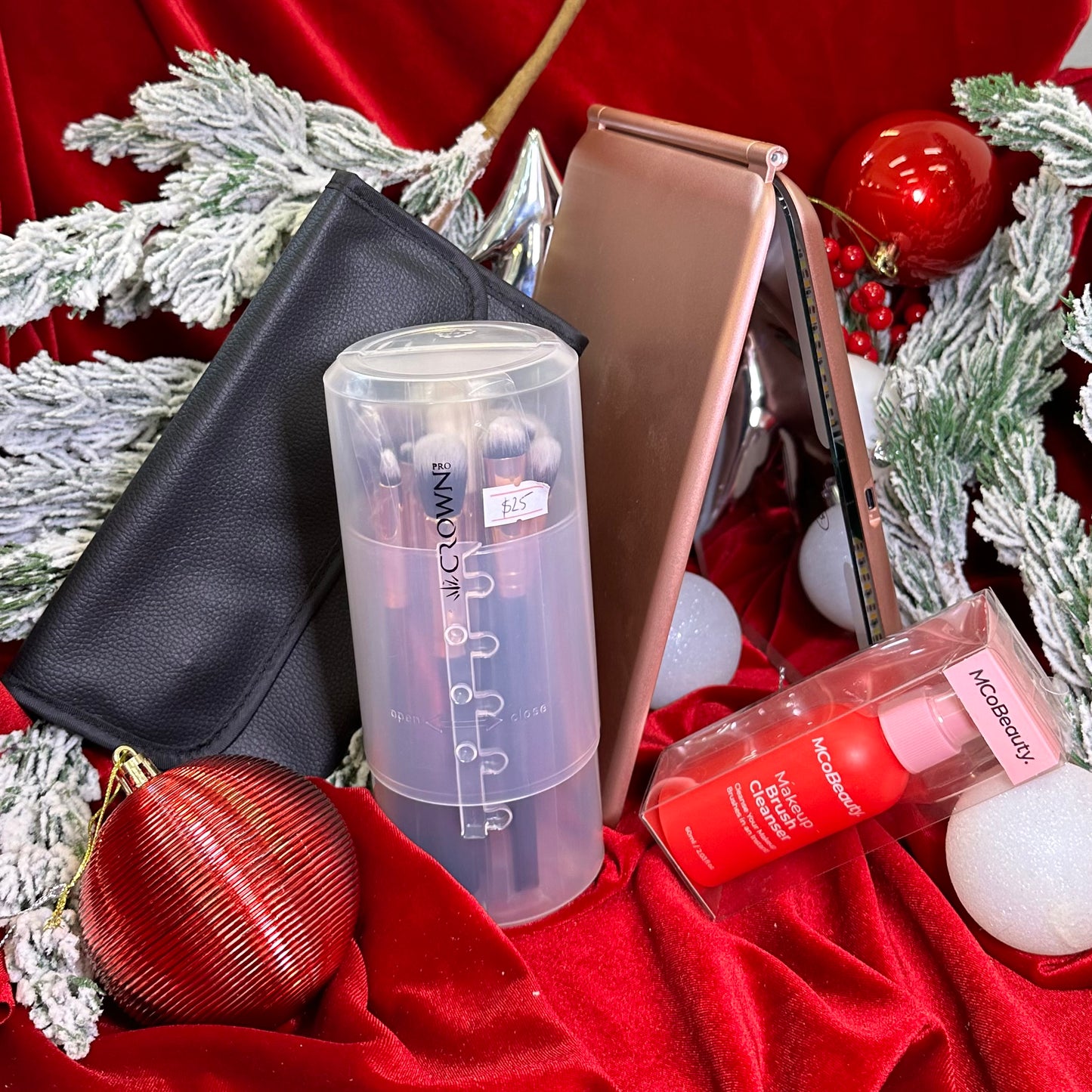 GOLD La Beauté Box: Accessories for a Makeup Beginner