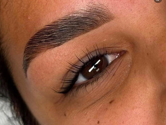 Lash lift and waxed eyebrows