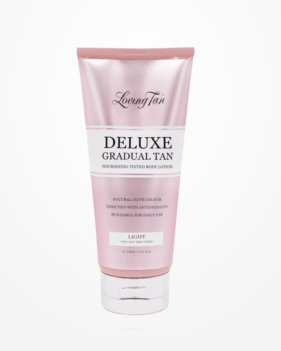 Housed in a pink tube, the Loving Tan Deluxe Gradual Tan is a lightweight lotion that delivers a natural olive glow for light skin tones. Enriched with antioxidants, this 150ml (5 fl oz) product leaves your skin feeling pampered and radiant. It's ideal for those seeking an effortless tanning experience with a mousse-like consistency.